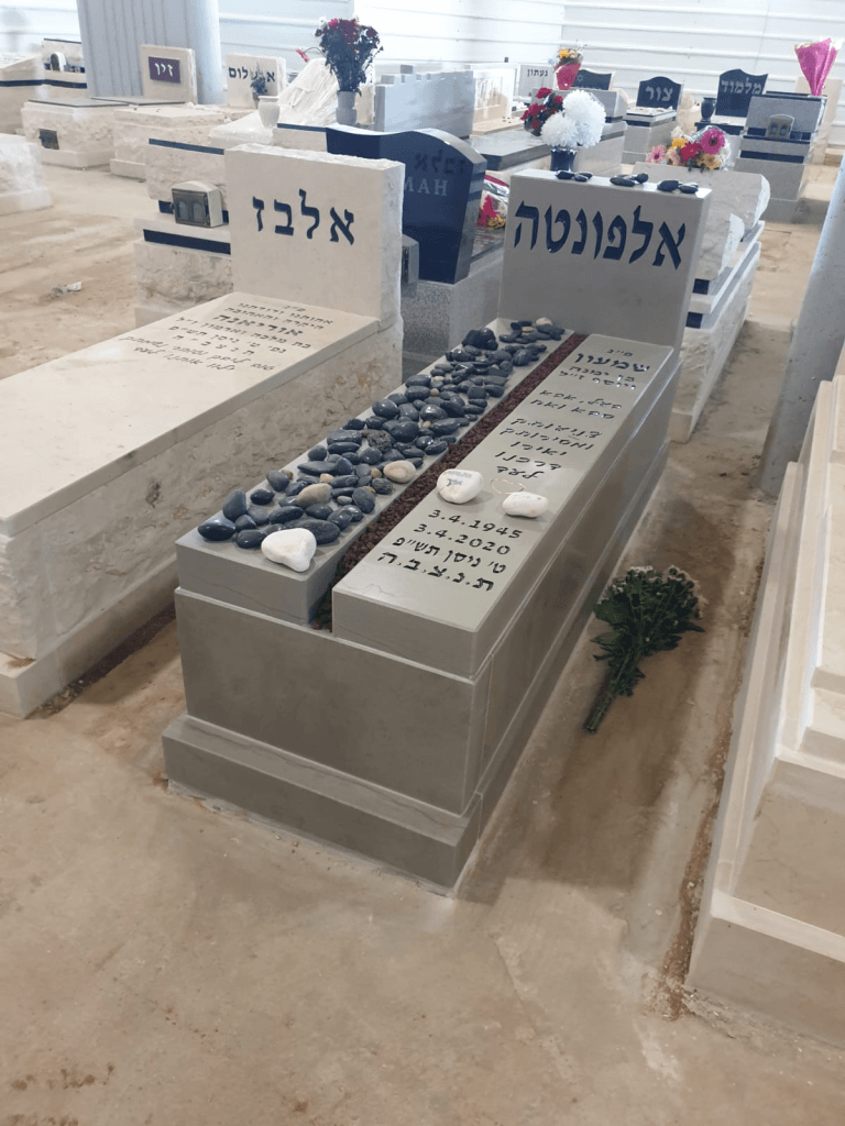 מצבות צבאיות