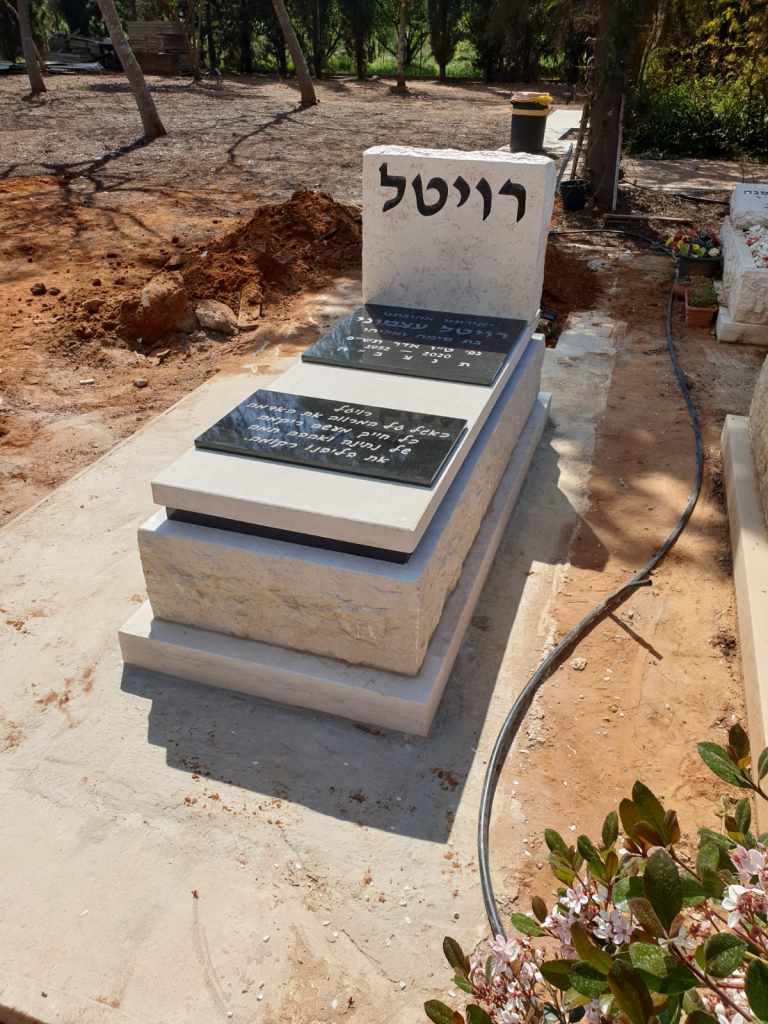 מצבות בתל אביב